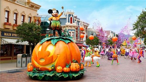 It's an awesome Halloween parade!