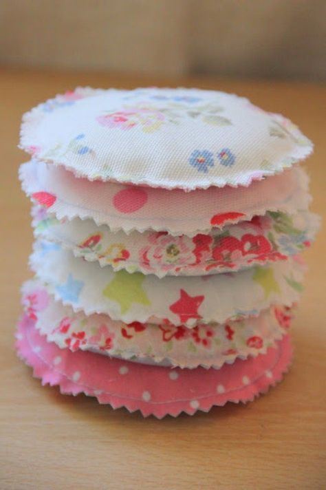 These are adorable pin cushions! Courtesy of diyjoy.com