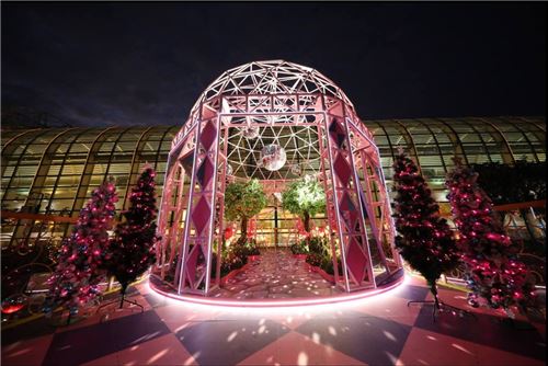 Isn't this just gorgeous? All photos in this blog post are courtesy of All About Hong Kong's Facebook page
